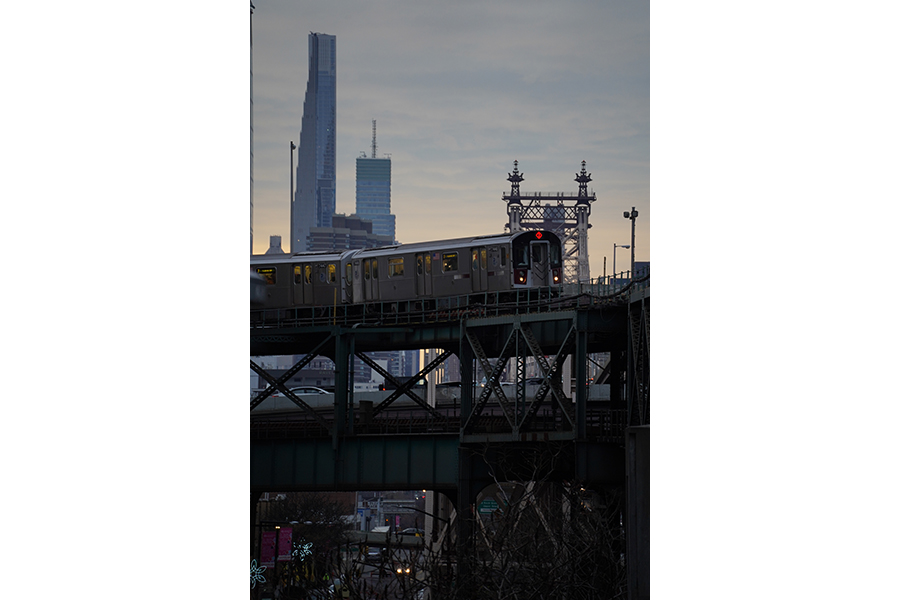 View of Manhattan from the 7 train at Queensboro Plaza 