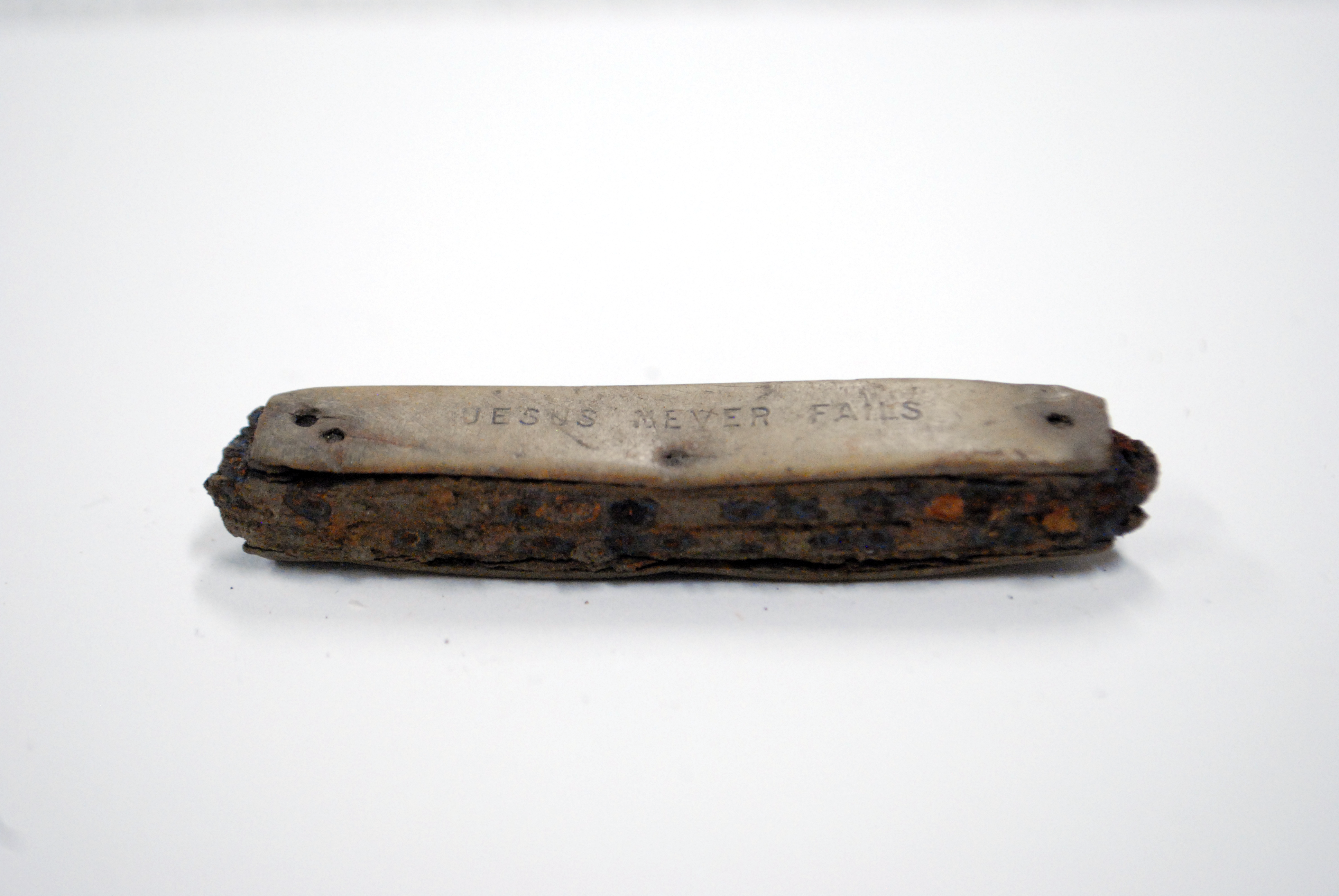 Bone-handled pocket knife reading “JESUS NEVER FAILS”. Uncovered in 2003 as a
part of the Tweed Courthouse, City Hall Park Project