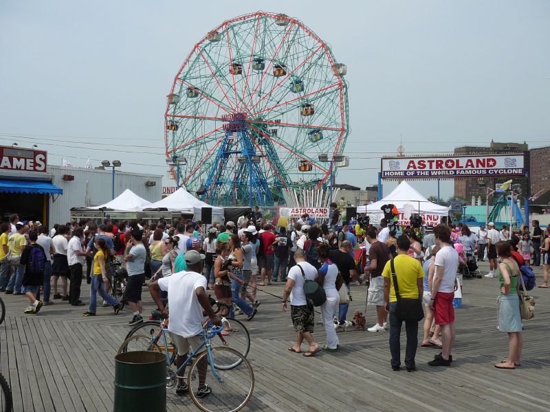 Coney Island: Astroland entrance and the "Wonder Wheel" ferris wheel.